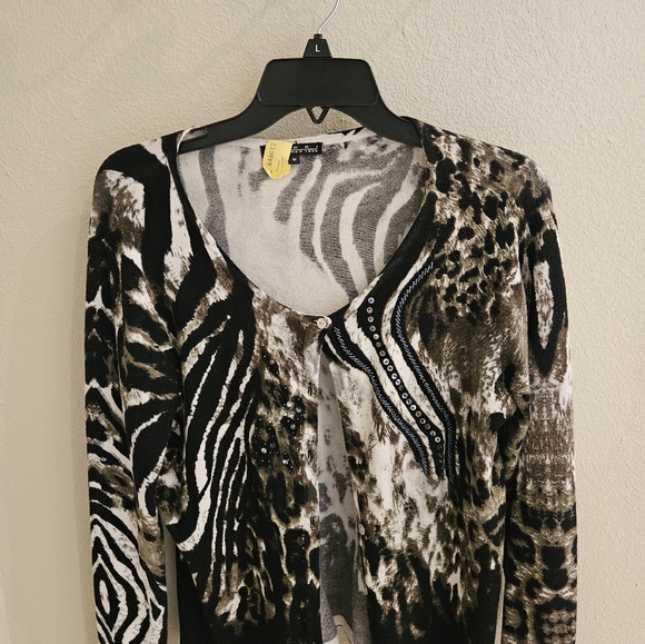 Sweater in grey/white/black dry cleaned in size Medium - Picture 5 of 5